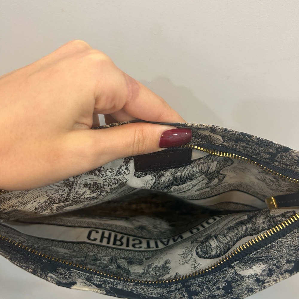 Christian dior travel pouch - Picture 4 of 8